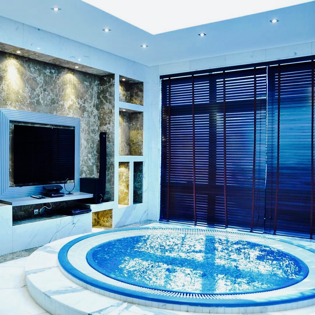 Dubai decor design interior jacuzzi, custom made by Emirates Décor